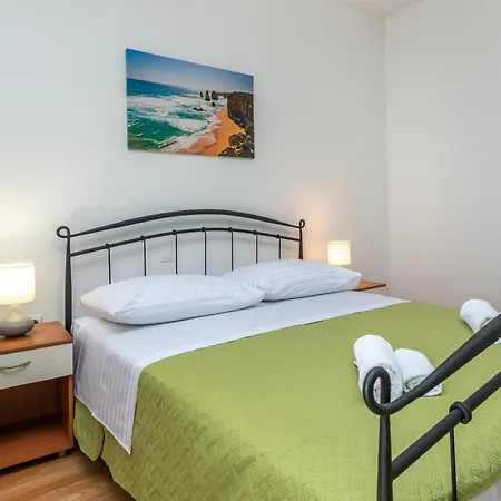Lux Iii Pensión Trogir